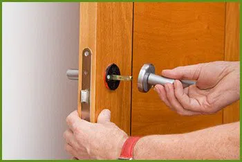 Neighborhood Locksmith Services Phoenix, AZ 480-612-9231 - 14-install-new-Lock